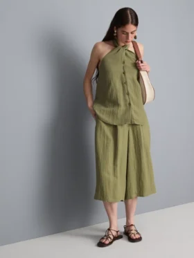 Top con cuello halter y botones, de textura