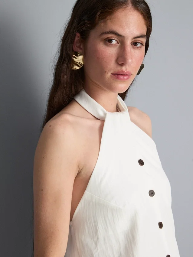 Top con cuello halter y botones, de textura