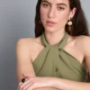 Top con cuello halter y botones, de textura