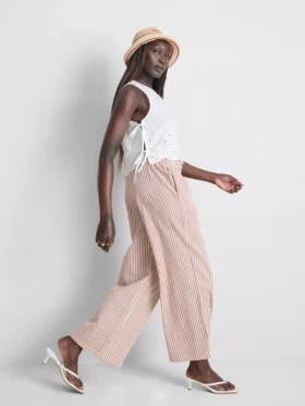 Top con lazo lateral bordado