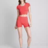 Top corto con cuello redondo súper suave