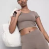 Top corto con cuello redondo súper suave