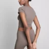 Top corto con cuello redondo súper suave
