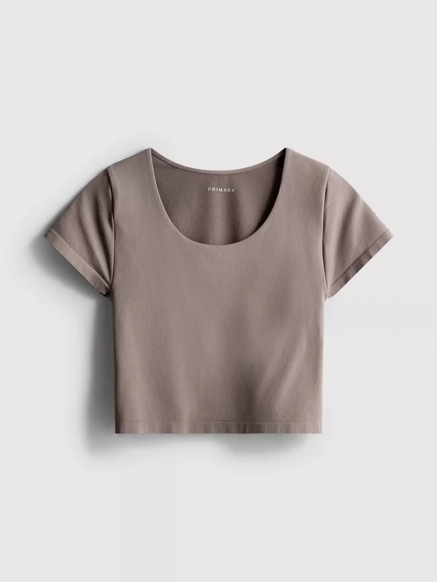 Top corto con cuello redondo súper suave