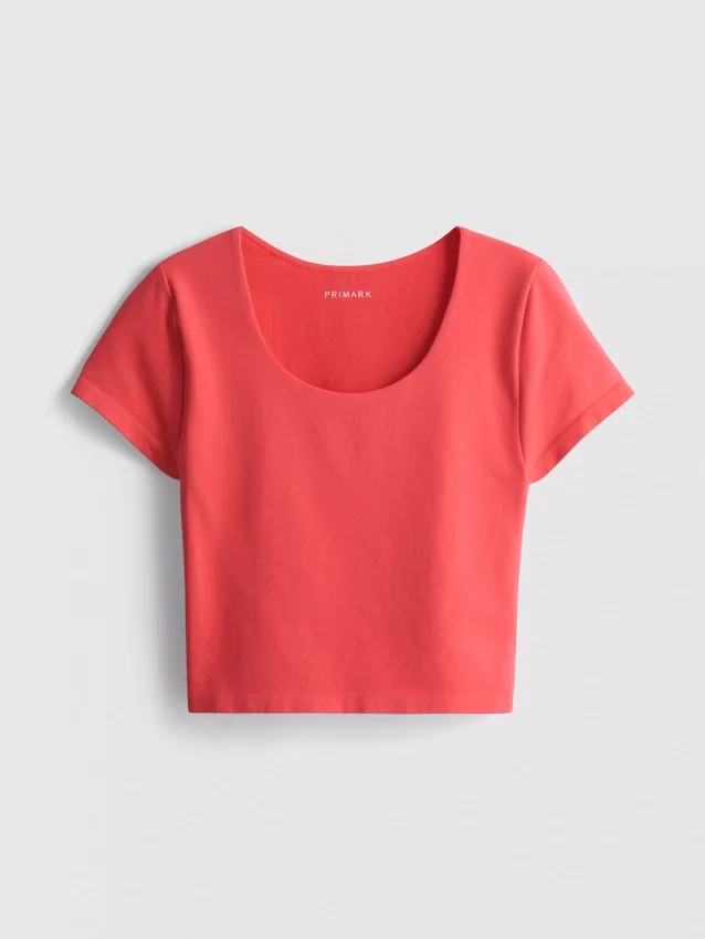 Top corto con cuello redondo súper suave