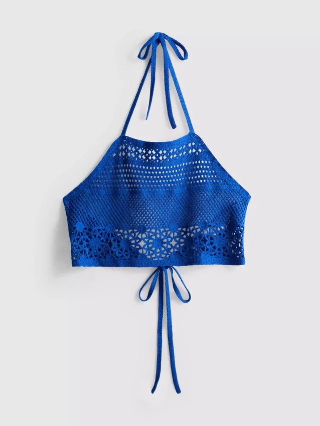 Top corto de ganchillo con cuello halter