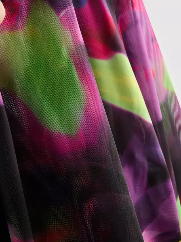 Top corto de malla con detalle de lazo