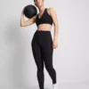 Top corto deportivo con soporte suave y cuello en V