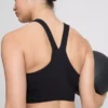 Top corto deportivo con soporte suave y cuello en V