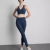Top corto deportivo de cuello en V estilo racer