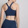 Top corto deportivo de cuello en V estilo racer