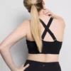 Top corto deportivo sin costuras con espalda cruzada