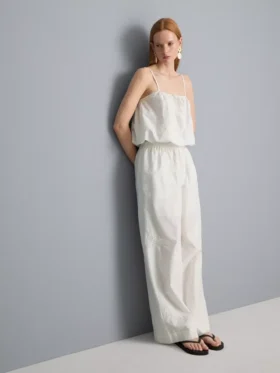 Top corto tipo camisola de algodón bordado