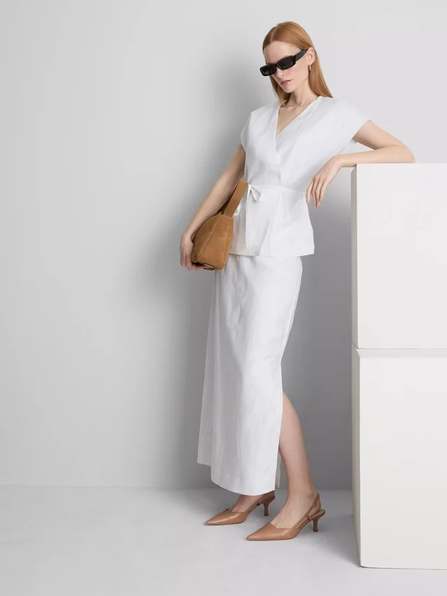 Top cruzado de lino con cuello en V de The Edit