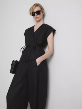 Top cruzado de lino con cuello en V de The Edit