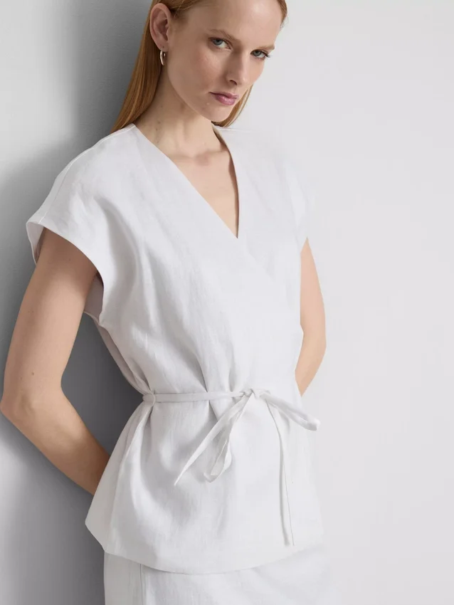 Top cruzado de lino con cuello en V de The Edit