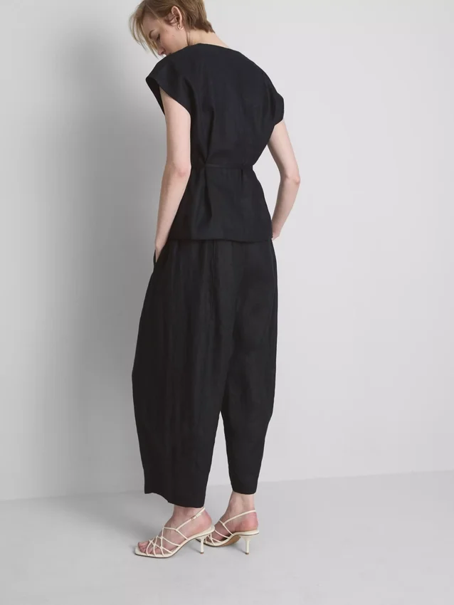 Top cruzado de lino con cuello en V de The Edit