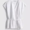 Top cruzado de lino con cuello en V de The Edit