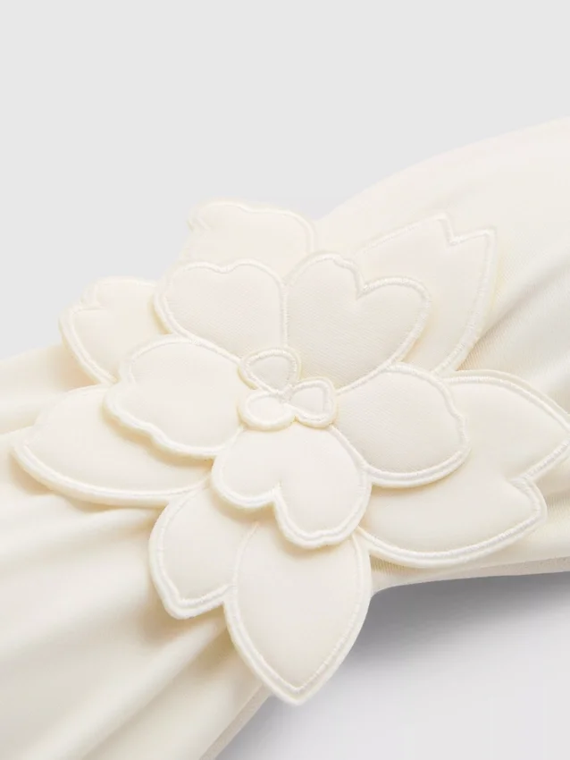 Top de bikini bandeau con flores en 3D