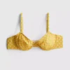 Top de bikini con aros, corte corazón y lunares