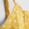 Top de bikini con aros, corte corazón y lunares
