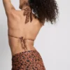 Top de bikini de Paula Echevarría con cuello halter y estampado de leopardo