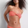 Top de bikini tipo bandeau a rayas con detalle de nudo