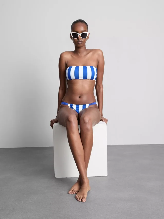 Top de bikini tipo bandeau estampado