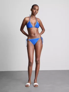 Top de bikini triangular con detalles de costuras
