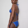 Top de bikini triangular con detalles de costuras