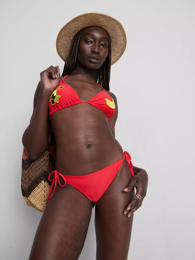 Top de bikini triangular con diseño de tucán