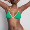 Top de bikini triangular con efecto arrugado en contraste