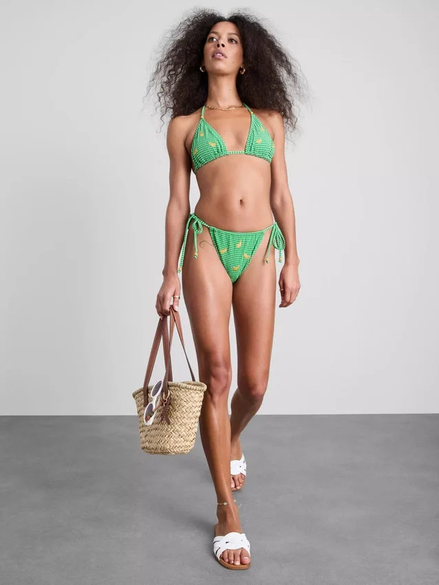 Top de bikini triangular con estampado de cuadros vichy y plátano