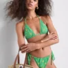 Top de bikini triangular con estampado de cuadros vichy y plátano