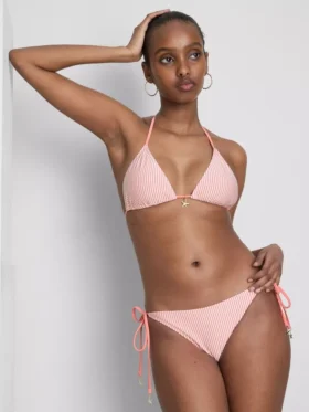Top de bikini triangular con estampado de estrellas de mar a rayas
