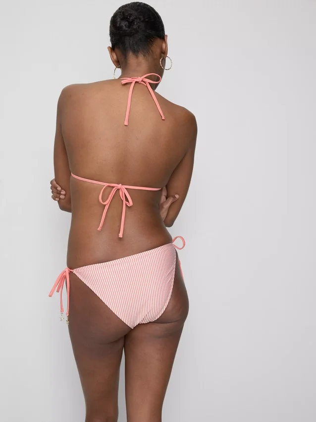 Top de bikini triangular con estampado de estrellas de mar a rayas