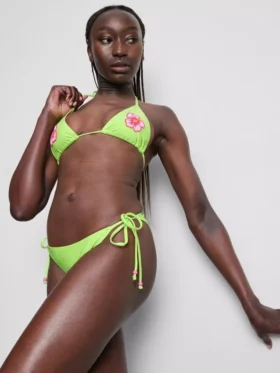Top de bikini triangular con flor de cuentas