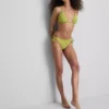 Top de bikini triangular con peces bordados