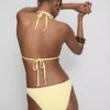 Top de bikini triangular con textura arrugada