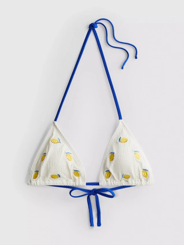 Top de bikini triangular con textura y estampado de limones