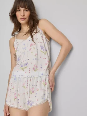 Top de pijama tipo camisola con estampado floral