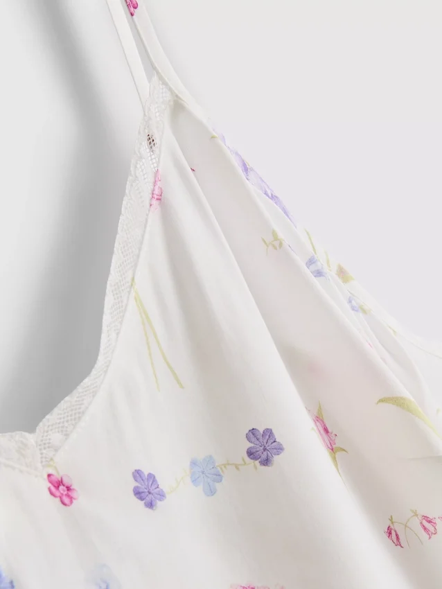 Top de pijama tipo camisola con estampado floral