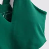 Top deportivo corto con cuello en V