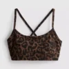 Top deportivo corto con espalda nadadora y estampado de leopardo