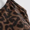 Top deportivo corto con espalda nadadora y estampado de leopardo