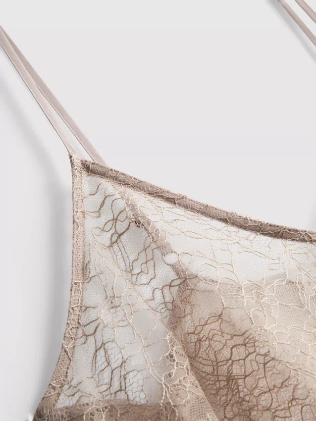 Top largo de encaje transparente tipo camisola
