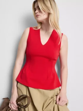 Top sin mangas con peplum y cuello en V