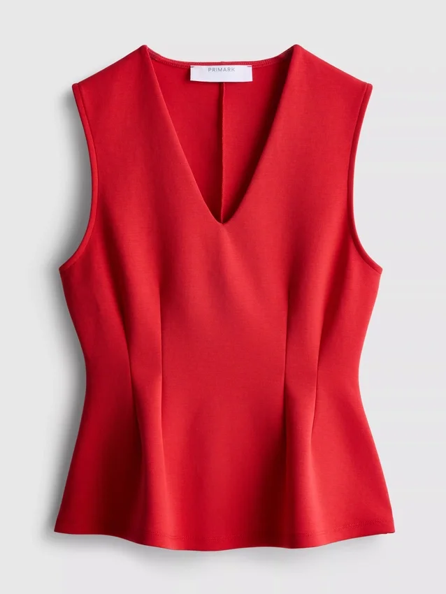 Top sin mangas con peplum y cuello en V