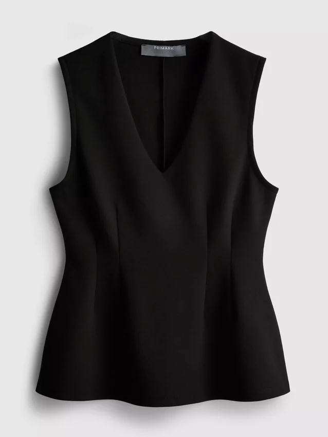 Top sin mangas con peplum y cuello en V