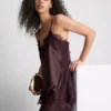 Top tipo camisola con ribete de encaje satinado de Paula Echevarría
